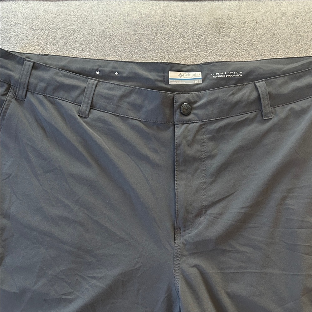 Columbia Men’s Dark Gray Omni-Wick Flat Front Shorts 42
